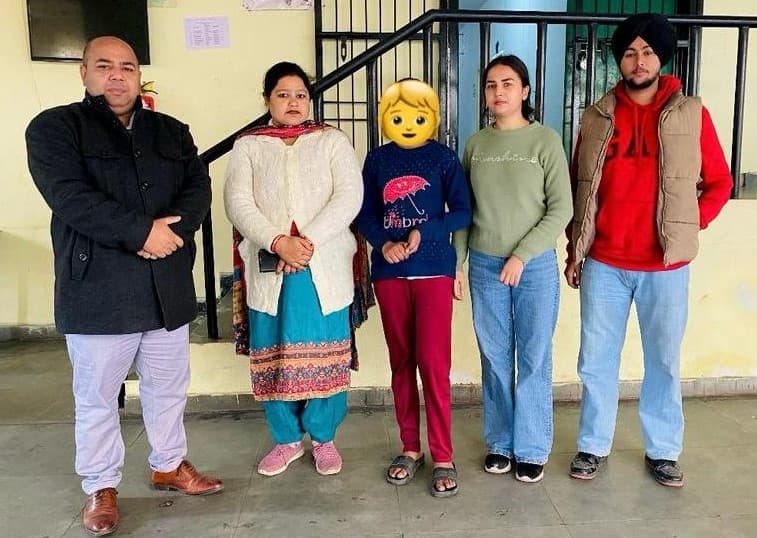 1098 पर या जिला प्रोग्राम अधिकारी को दें भीख मांगने की जानकारी, एक बच्ची को छुड़ाया